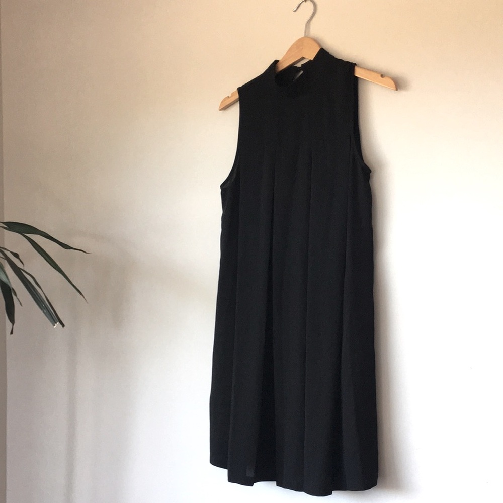 FOREVER 21 black sleeveless halter/ pleated loose flowy dress. Size XS.